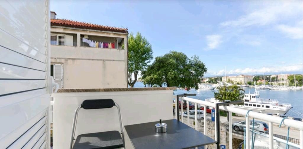 Lavender Apt. W. Balcony In Old Town Zadar Exterior foto